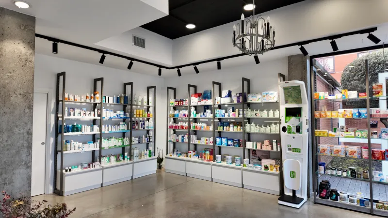 Exposición de productos en la Farmacia Fuensanta Ciudad Real