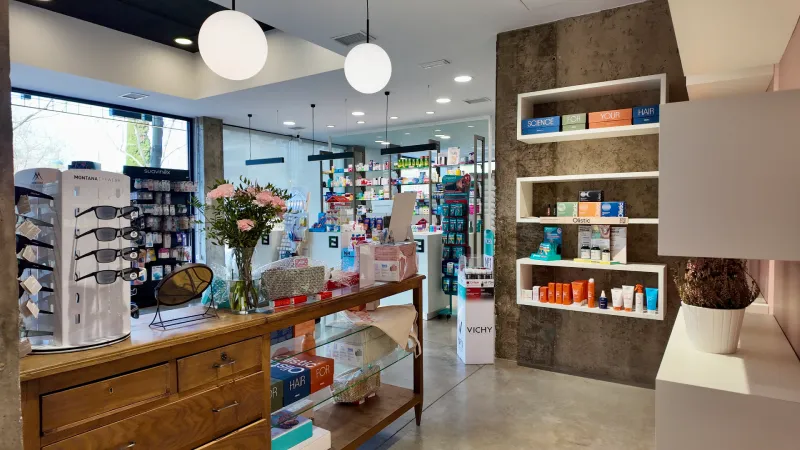 Detalles del diseño interior de la Farmacia Fuensanta
